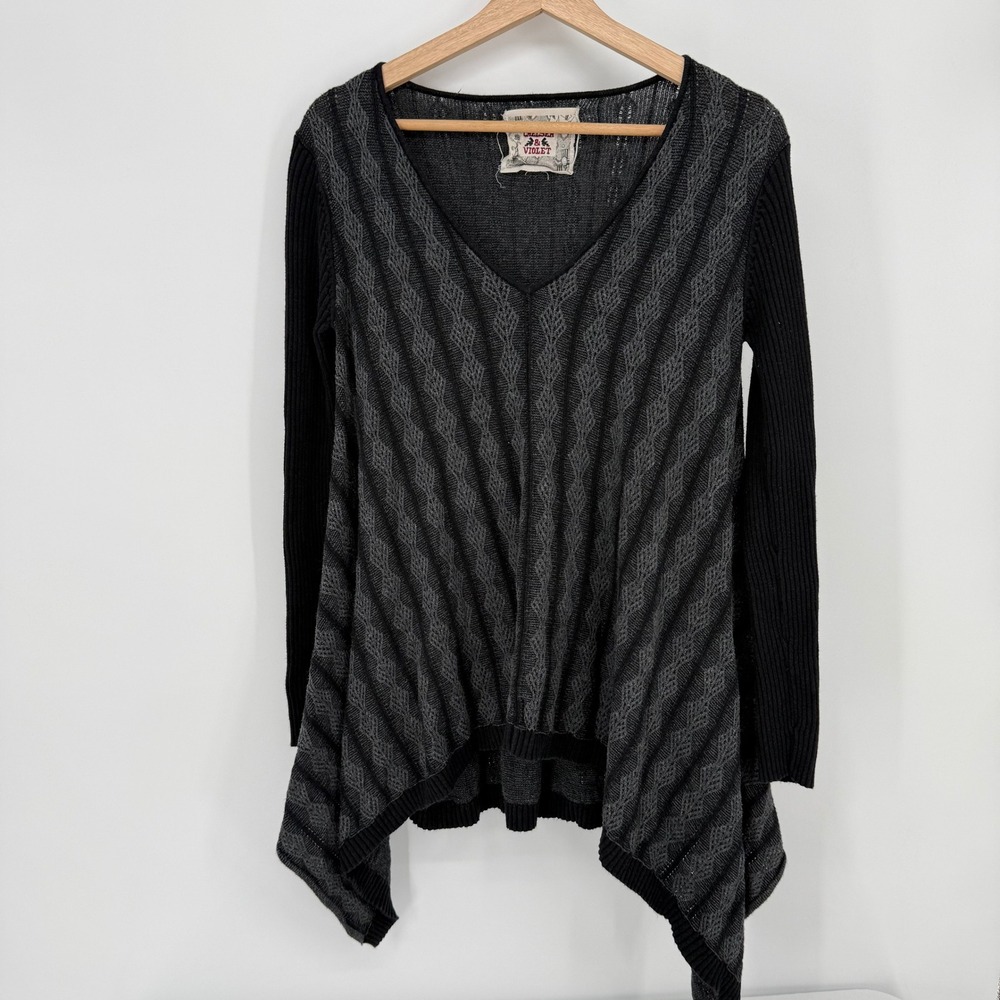Chelsea & Violet V-Neck Sweater Womens M‎ Grey Black Sharkbite Hem Knit Top